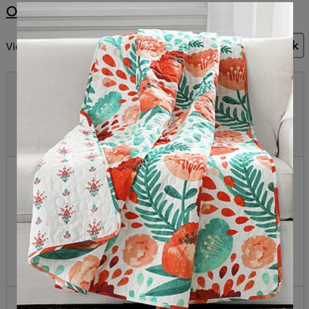 Lush decor throw
